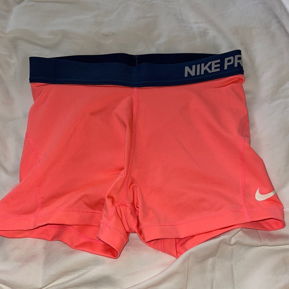 Coral Nike pro